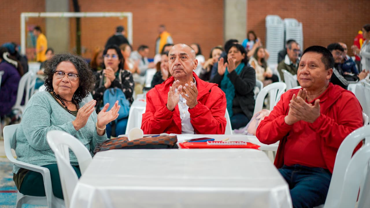 Integrantes de las Juntas de Acción Comunal participan en una mesa de trabajo del Congreso Comunal Local de Fontibón, un espacio de Participación Bogotá para el diálogo ciudadano y la planeación territorial.