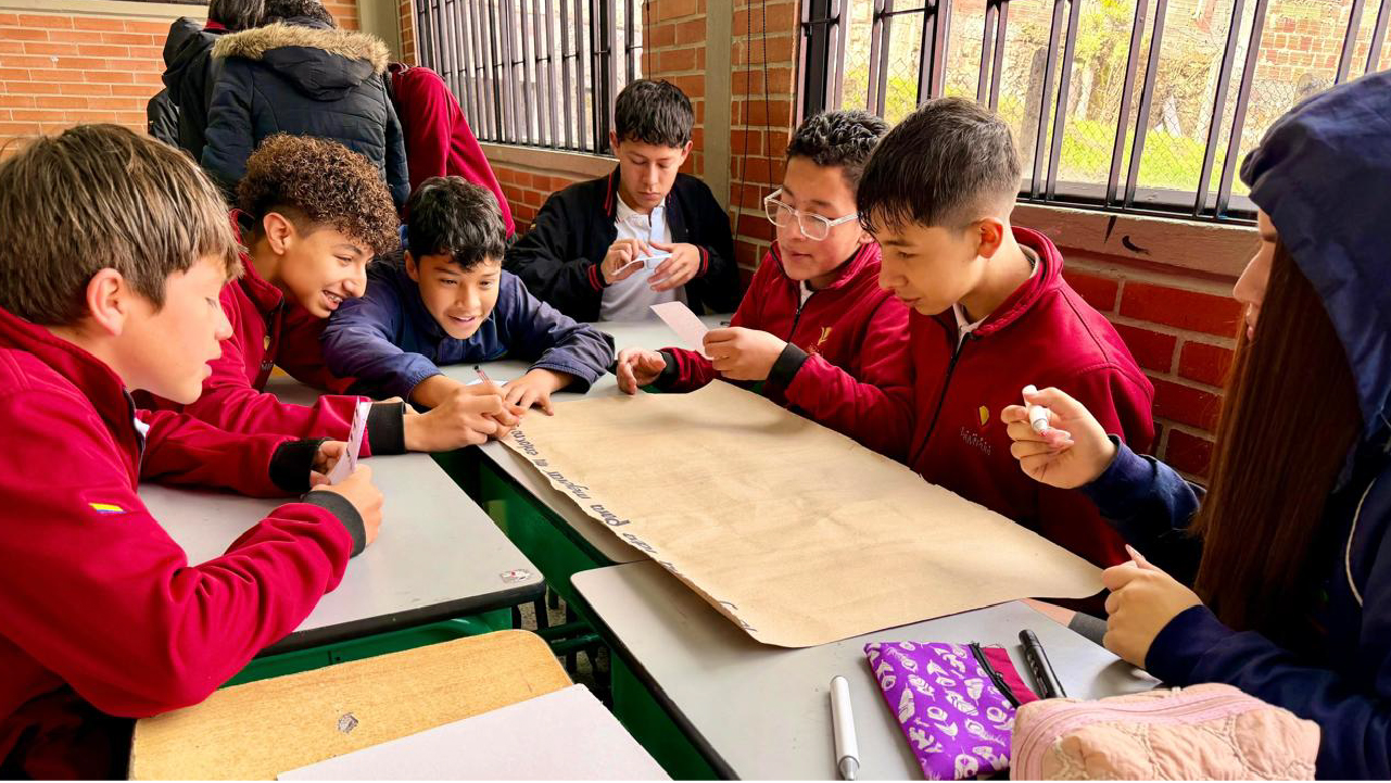 Jóvenes cabildantes podrán inscribirse al curso virtual gratuito y certificado del IDPAC sobre control social, liderazgo estudiantil y participación ciudadana en Bogotá.