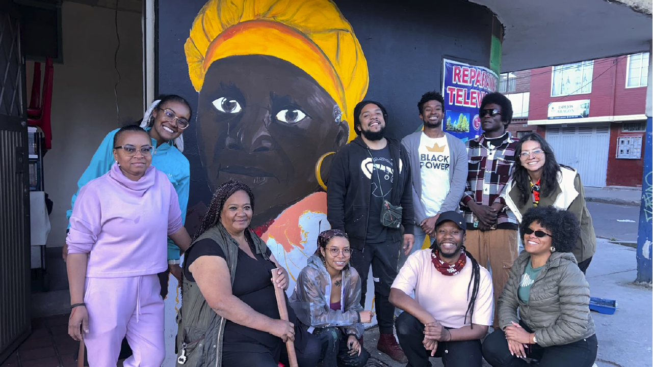 Comunidad afro de Barrios Unidos participa en la creación de un mural que rescata memoria e identidad, en un proceso comunitario acompañado por IDPAC en Bogotá.