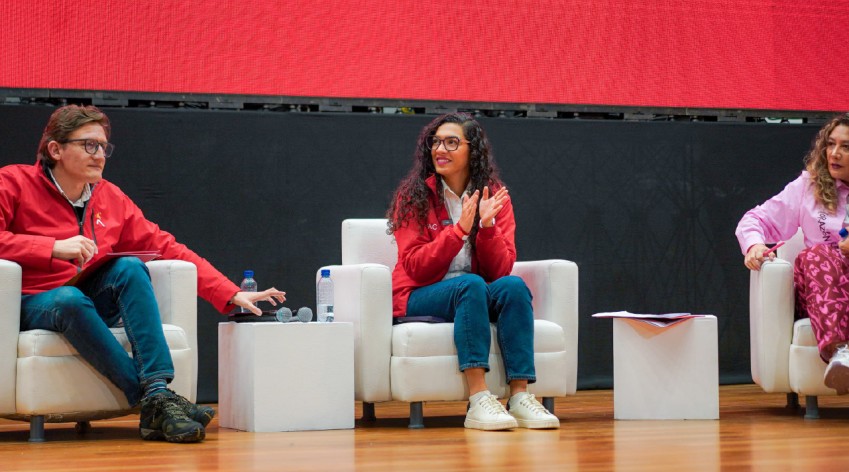 Espacio de diálogo en escenario institucional sobre participación ciudadana en Bogotá durante la rendición de cuentas en 2025